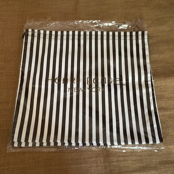 2 Large Henri Bendel Dustbags Size 16” x 15” - Picture 6 of 8